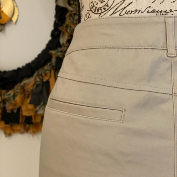 Chico’s “So Slimming” Crop khaki pants Chico’s 2.5 - Picture 6 of 8